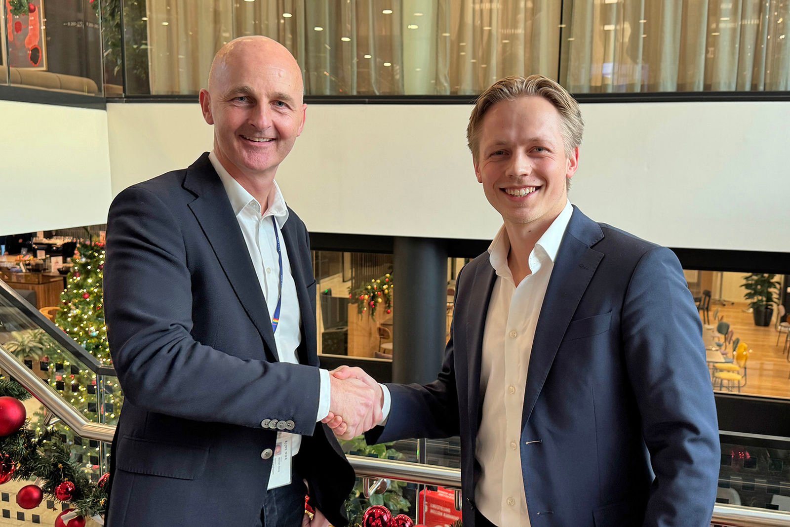 Personene er fotografert i de innvendige fellesarealene i Bane NOR-bygget.