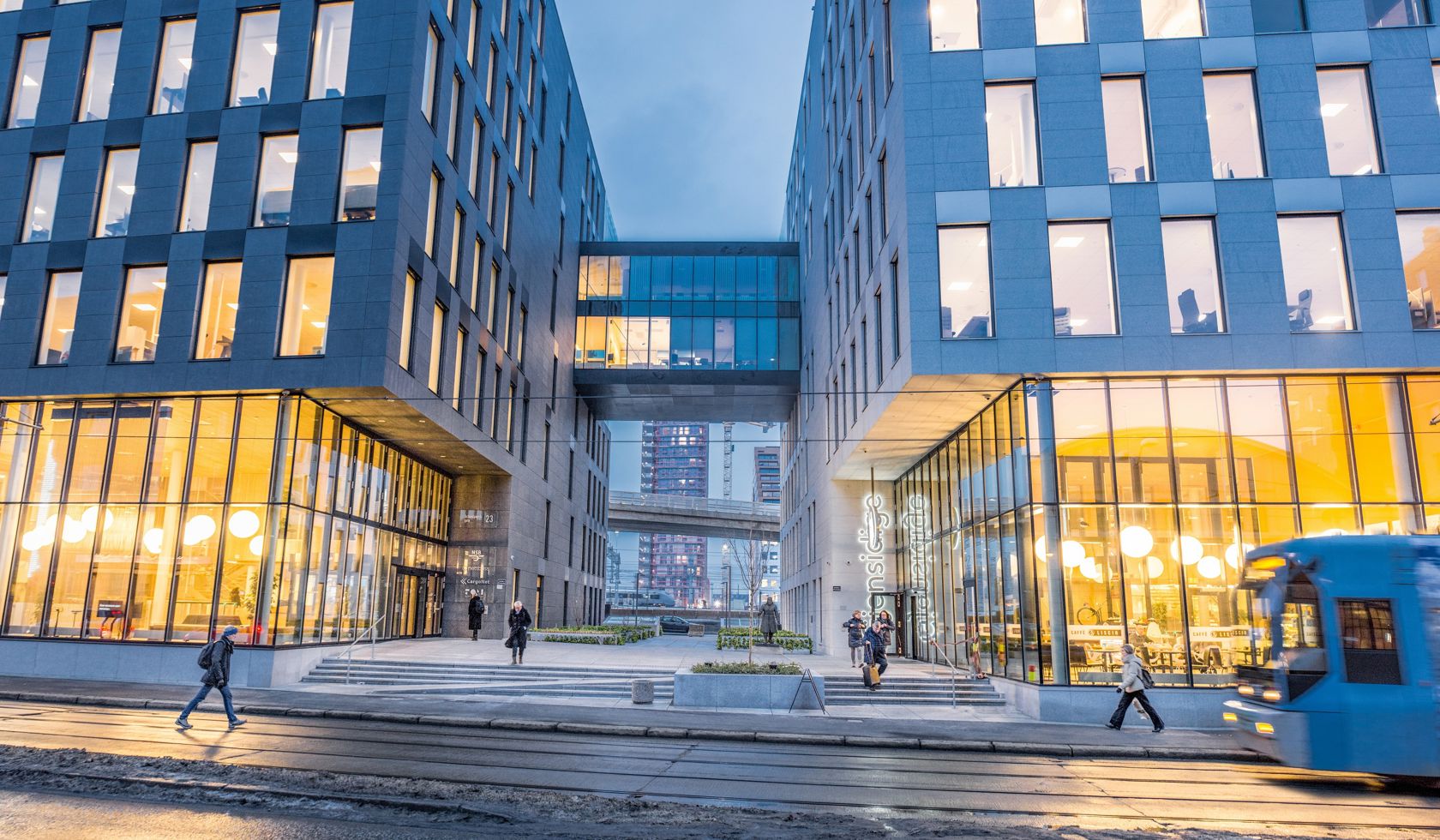 Fasade på to kontorbygg