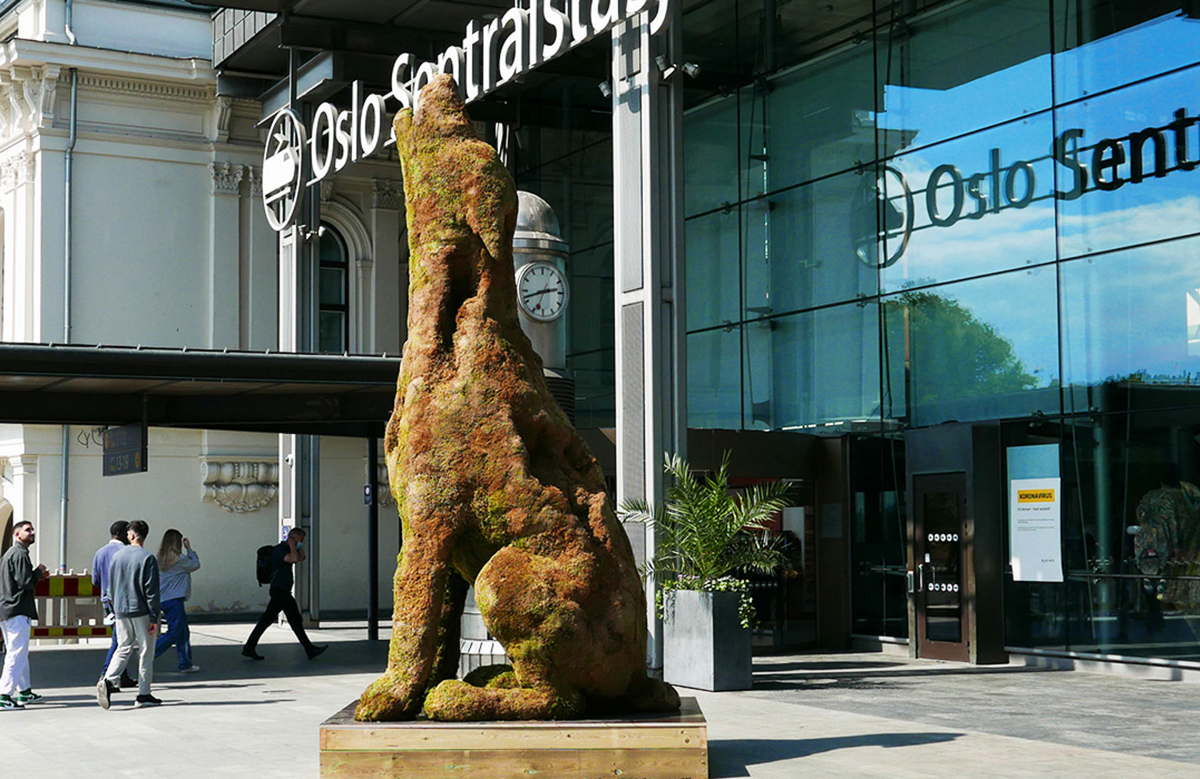 Skulptur av en hund