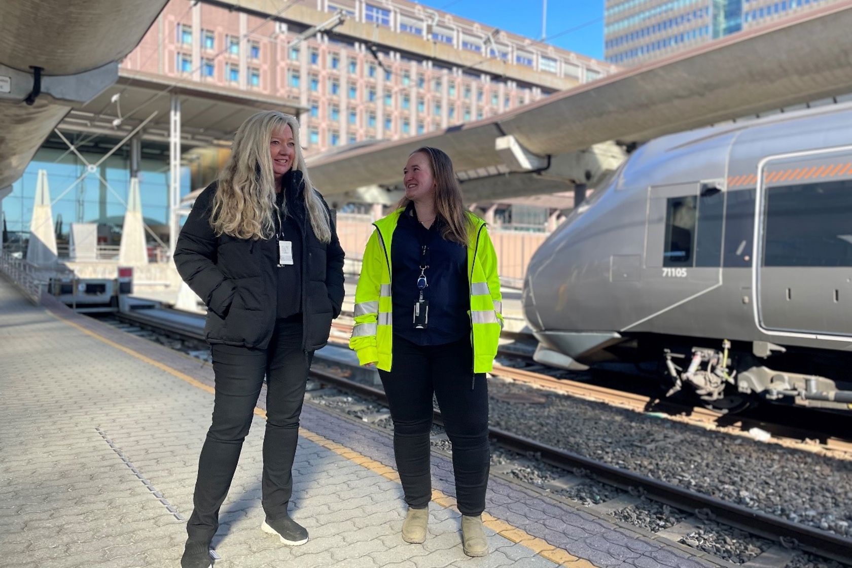 To driftsjefer på plattformen på Oslo S