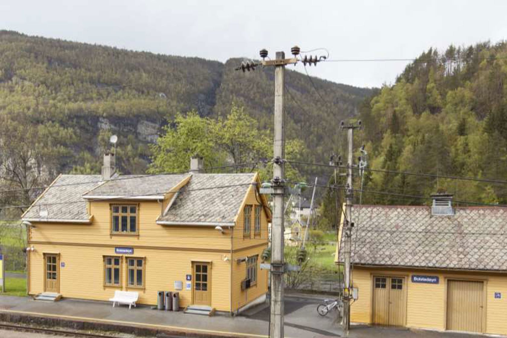 Eksteriørbilde av Bolstadøyri stasjon
